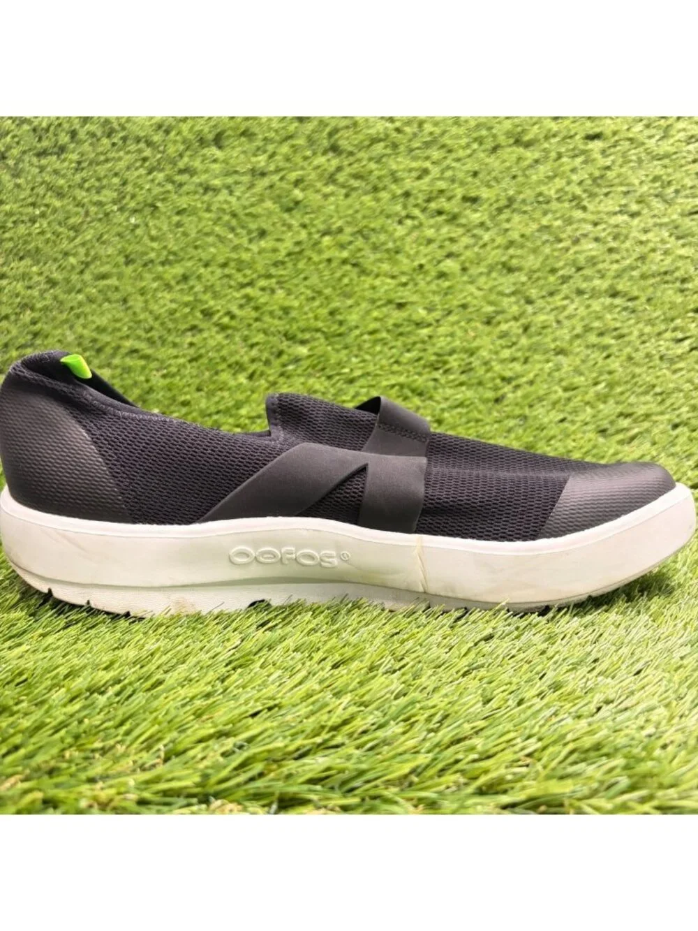 OOFOS OOmg Low Mens Size 12.5 Black White Athletic Recovery Slip On Shoes